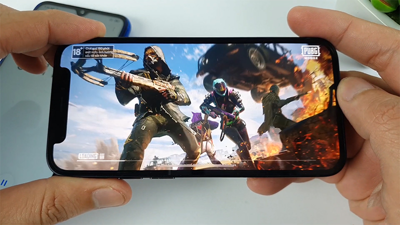 Chơi game trên iPhone 12 mini